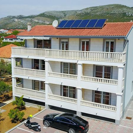 Apartments Jozic Traù Esterno foto