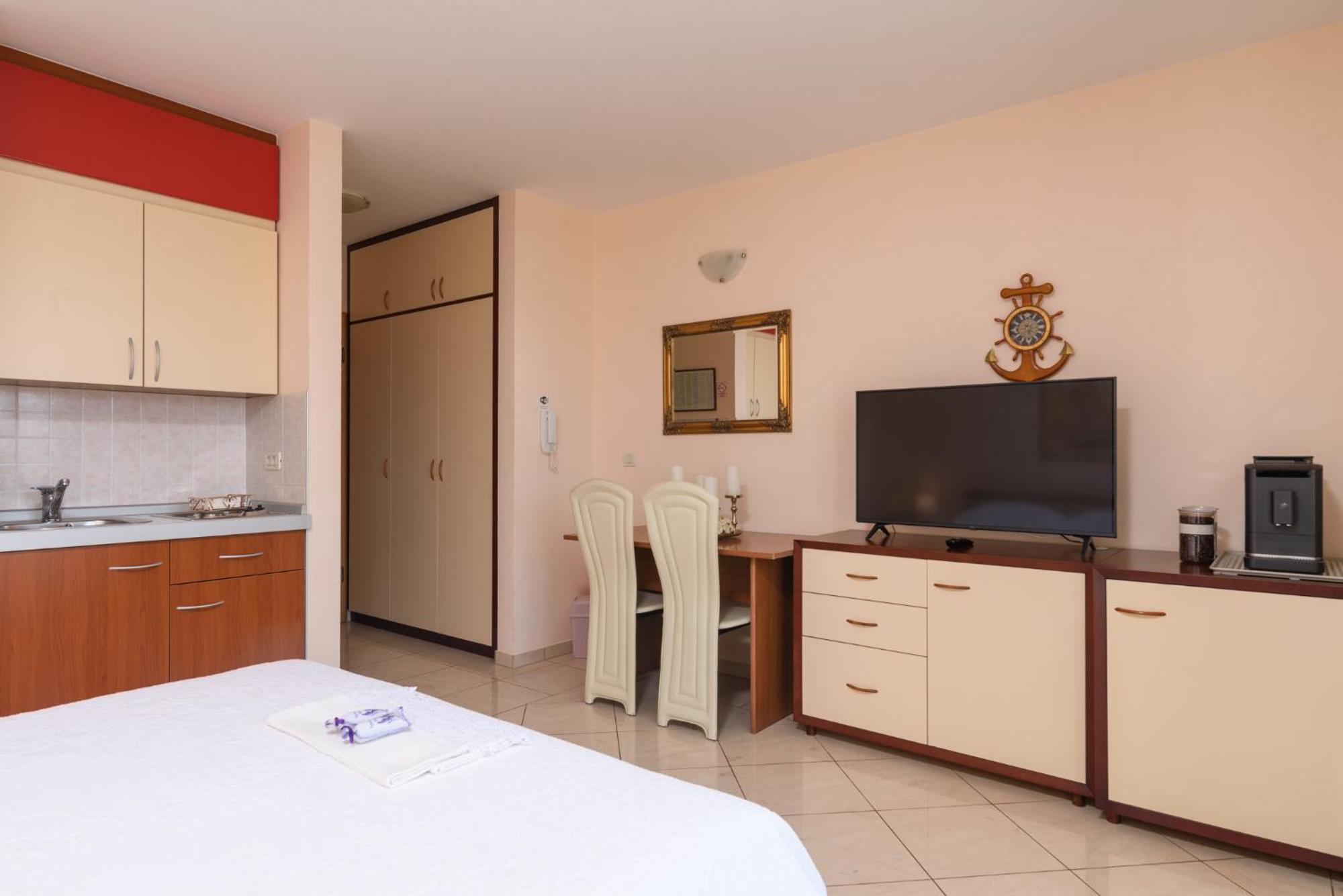 Apartments Jozic Traù Esterno foto