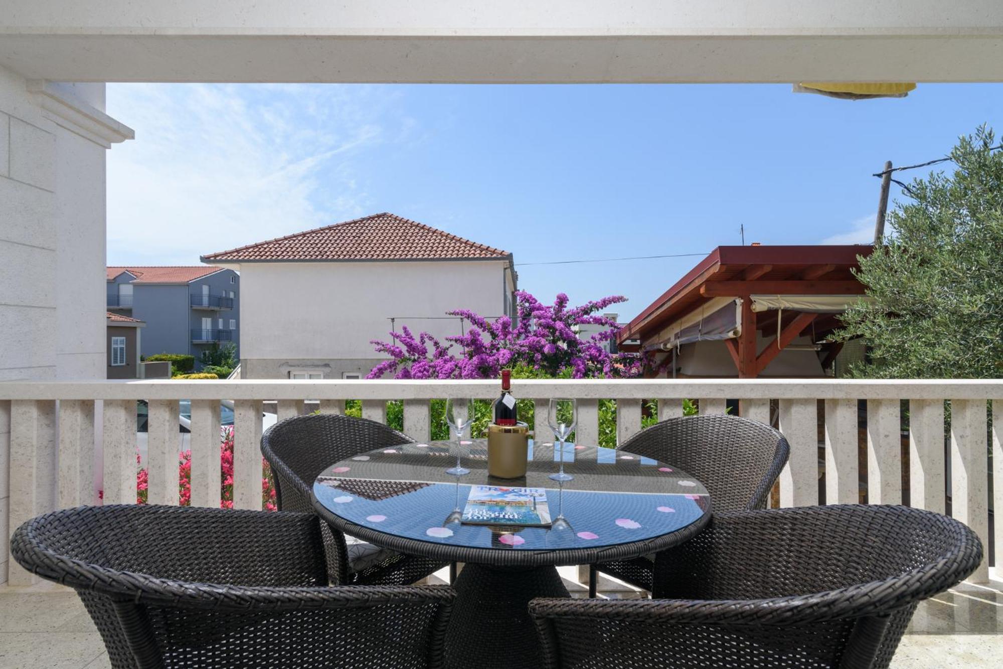 Apartments Jozic Traù Esterno foto