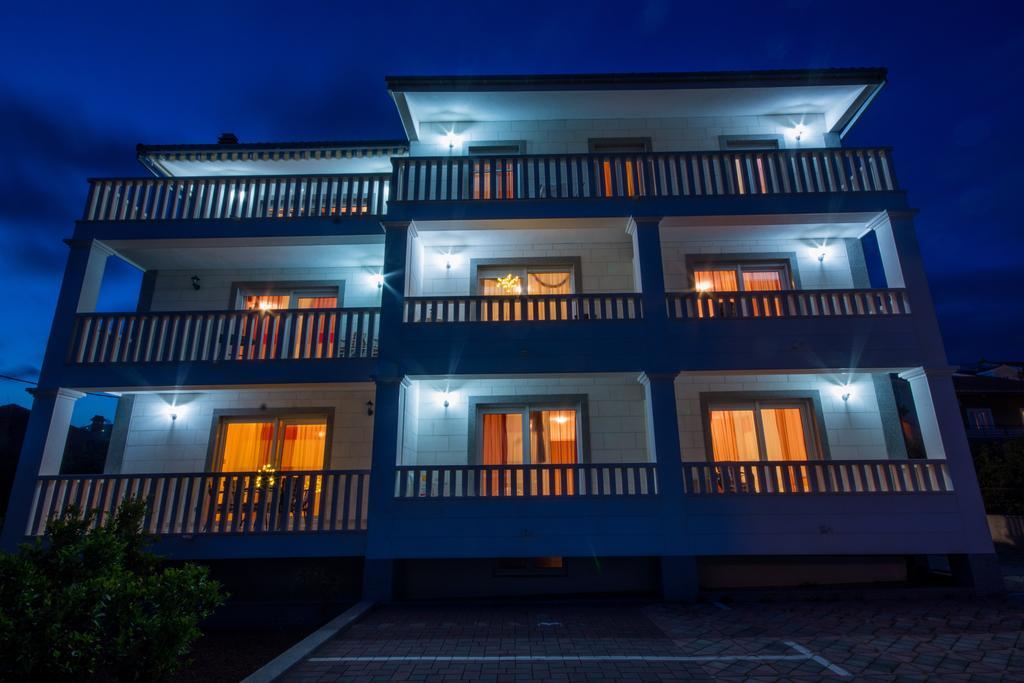 Apartments Jozic Traù Esterno foto